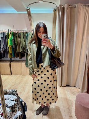 Trench court avec revers petits carreaux