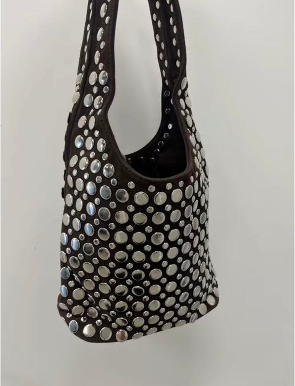 Sac à main sceau chocolat à clous suédine mode tendance